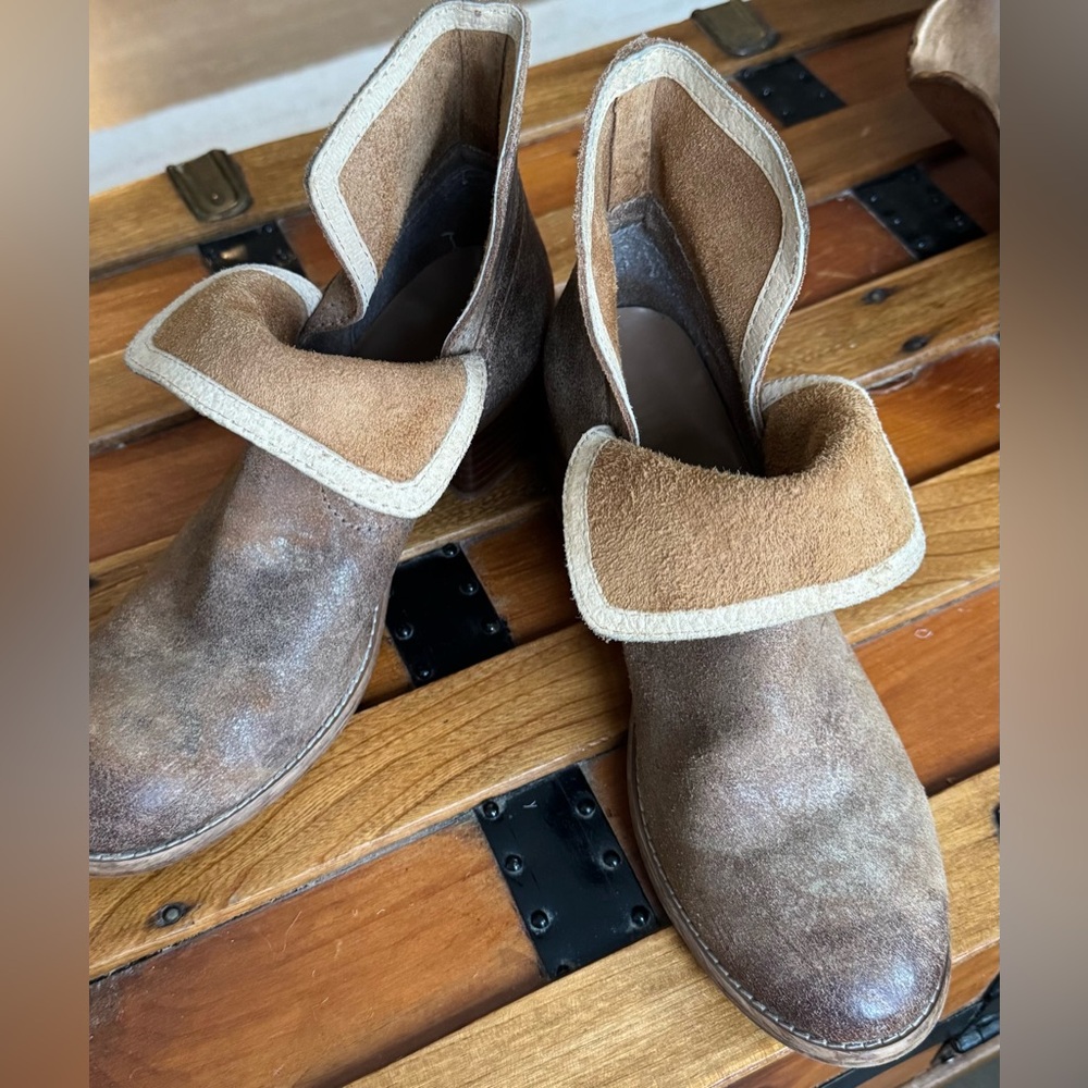 Diba True Women's Distressed Brown Ankle Booties - Picture 12 of 12